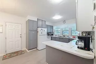 1022 Capella Dr, Tavares, FL 32778 - Photo 9