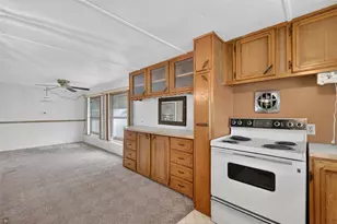 31722 Imperial Dr, Tavares, FL 32778 - Photo 9