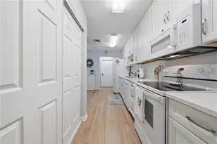 2226 Cypress Cove Dr, Tavares, FL 32778 - Photo 9