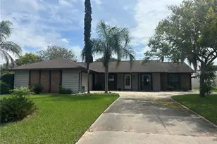 5220 Royal Oak Dr, Fruitland Park, FL 34731 - Photo 1