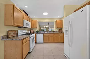 16758 SE 84th Colerain Cir, The Villages, FL 32162 - Photo 15