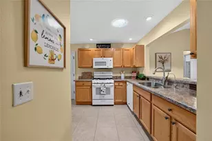 16758 SE 84th Colerain Cir, The Villages, FL 32162 - Photo 13