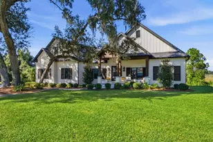 467 Long And Winding Rd, Howey in the Hills, FL 34737 - Photo 1