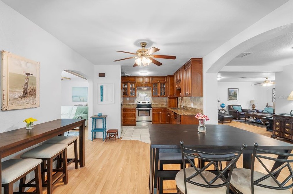 1701 38 Ave, Saint Petersburg FL  33713-1949 exterior