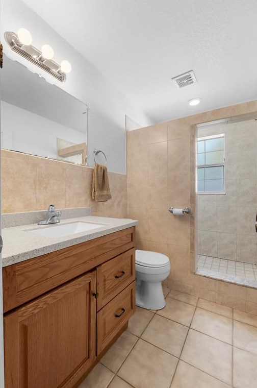 1701 38 Ave, Saint Petersburg FL  33713-1949 exterior