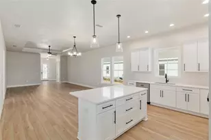 1041 NW 132nd Blvd, Newberry, FL 32669 - Photo 5