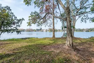 7182 E Bank Dr, Tampa, FL 33617 - Photo 15