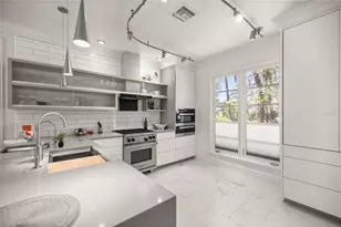 709 SW 27th St, Gainesville, FL 32607 - Photo 15