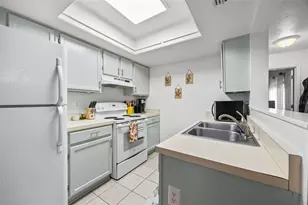 5733 SW 10th Pl, Gainesville, FL 32607 - Photo 9