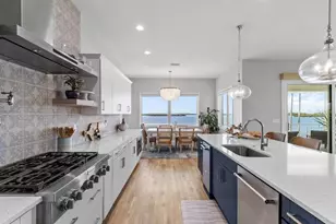 12010 W Bayshore Dr, Crystal River, FL 34429 - Photo 9