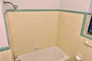 1041 NE 10th Ave, Gainesville, FL 32601 - Photo 11