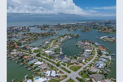 1037 79th Street S, Saint Petersburg, FL 33707 - Photo 15