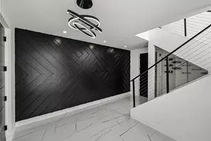 1037 79th St S, Saint Petersburg, FL 33707 - Photo 17