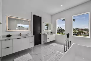 1037 79th St S, Saint Petersburg, FL 33707 - Photo 43