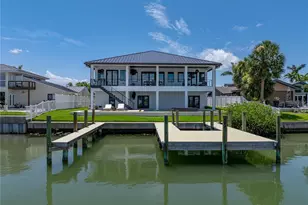 1037 79th St S, Saint Petersburg, FL 33707 - Photo 3