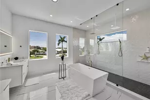 1037 79th St S, Saint Petersburg, FL 33707 - Photo 47