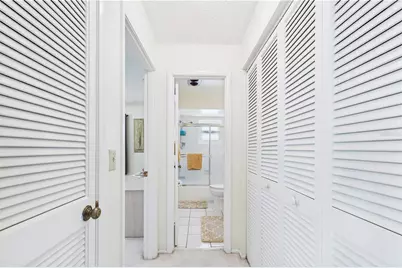 6948 W Country Club Drive N, Sarasota, FL 34243 - Photo 17