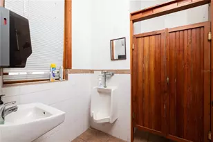 619 NE 1st St, Gainesville, FL 32601 - Photo 17