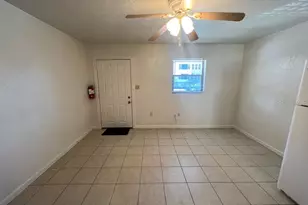 1406 SW 18th Pl, Gainesville, FL 32608 - Photo 5