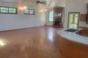 1014 SE 10th St, Gainesville, FL 32601 - Photo 3