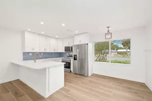 11254 W Bayshore Dr, Crystal River, FL 34429 - Photo 7