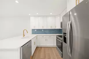 11254 W Bayshore Dr, Crystal River, FL 34429 - Photo 9