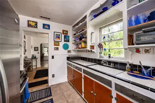 611 NE 10th Pl, Gainesville, FL 32601 - Photo 17