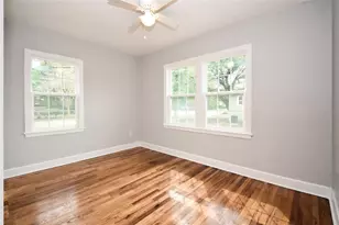 1028 NE 3rd Ave, Gainesville, FL 32601 - Photo 9