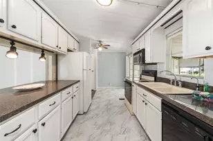 14233 Rialto Ave, Brooksville, FL 34613 - Photo 5