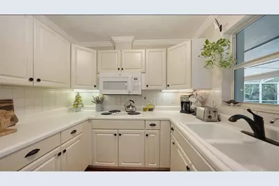 2264 Floyd Street, Sarasota, FL 34239 - Photo 11