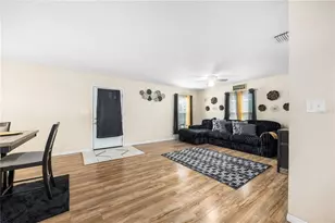 1322 NE 1st Ave, Gainesville, FL 32641 - Photo 5