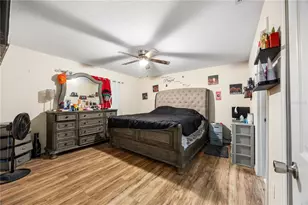 1322 NE 1st Ave, Gainesville, FL 32641 - Photo 13