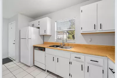 6115 SW 12th Place #13 D, Gainesville, FL 32607 - Photo 11