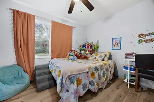 2418 NE 12th St, Gainesville, FL 32609 - Photo 17