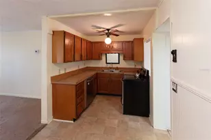 393 Hilltop Dr, Orange Park, FL 32073 - Photo 7