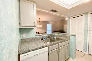 5855 SW 8th Pl, Gainesville, FL 32607 - Photo 5