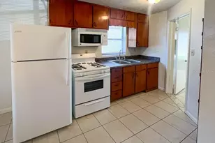 1406 SW 18th Pl, Gainesville, FL 32608 - Photo 3