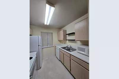 2360 SW Archer Road #604, Gainesville, FL 32608 - Photo 9