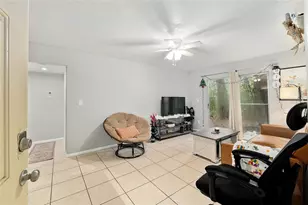 1015 SW 9th St, Gainesville, FL 32601 - Photo 3
