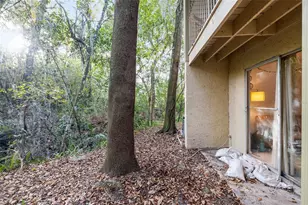 1015 SW 9th St, Gainesville, FL 32601 - Photo 25