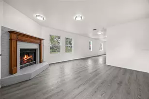 2203 NE 8th Ave, Gainesville, FL 32641 - Photo 3