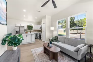 702 SE 8th St, Gainesville, FL 32601 - Photo 3