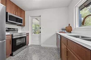 2122 NE 12th Ter, Gainesville, FL 32609 - Photo 7