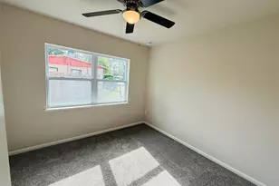 2403 NE 11th St, Gainesville, FL 32609 - Photo 11