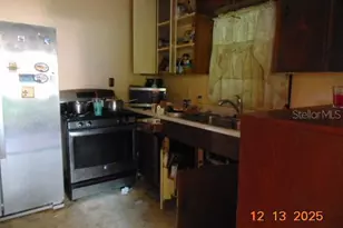 2212 NE 8 Ave NE, Gainesville, FL 32641 - Photo 3