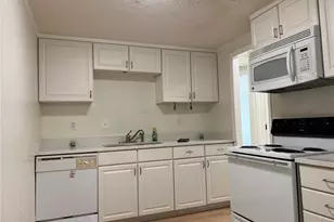 2490 SW 14th Dr, Gainesville, FL 32608 - Photo 7