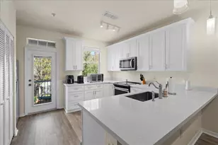 621 SW 10th St, Gainesville, FL 32601 - Photo 11