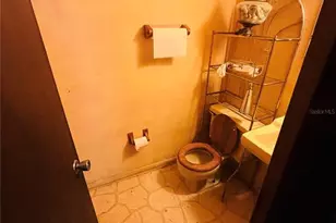 1004 NE 22nd St, Gainesville, FL 32641 - Photo 9