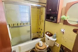 1004 NE 22nd St, Gainesville, FL 32641 - Photo 13