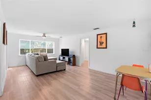 1115 NE 5th Pl, Gainesville, FL 32601 - Photo 9